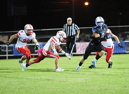 10-5 Paint zach taylor breaks a tackle.jpg